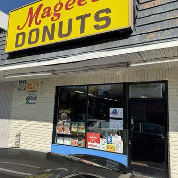 Magee's Donuts - Front of the store parking lot view - Donuts Near Me - Los Angeles, California