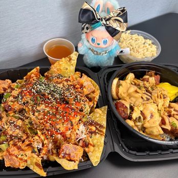 HanaPa'a 2 - Spicy Ahi Nachos on wonton chips n' Da Garlic Bowl featuring their Spicy Shoyu Chili Crunch Poke on sushi rice. - Poke Near Me - Honolulu, Hawaii