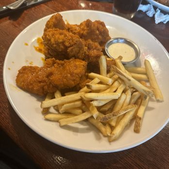 Houlihan's - Chicken tender platter. - Bars Near Me - Secaucus, New Jersey