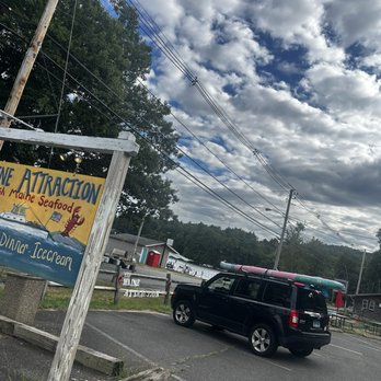 Maine Attraction - Seafood Near Me - Holland, Massachusetts