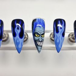 Dannika Bernadette - Nail Artist