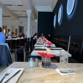 Elsa's On the Park - the dining room - Burgers Near Me - Milwaukee, Wisconsin Elsa's On the Park - the dining room - Burgers Near Me - Milwaukee, Wisconsin