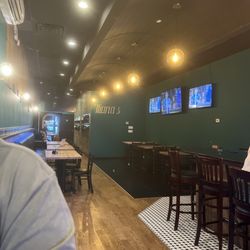 Iliana’s Bar Lounge