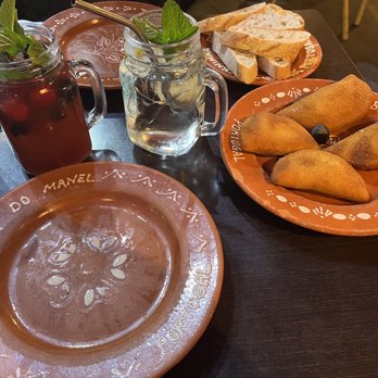 Taberninha do Manel - Port wine cocktails & empanadas - Portuguese Near Me - Vila Nova de Gaia, 13 Taberninha do Manel - Port wine cocktails & empanadas - Portuguese Near Me - Vila Nova de Gaia, 13
