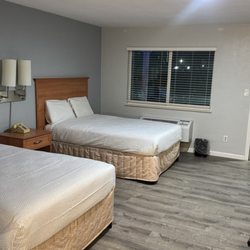 Pacific Express Inn - Double bedroom