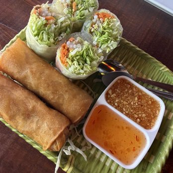 Baramee Thai Bistro - Spring rolls deluxe chicken - Thai Near Me - Kansas City, Missouri