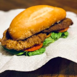 Argentinian Station - Breaded Flank Steak Sandwich / Sándwich de milanesa