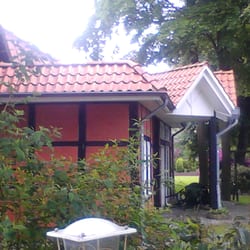 Landhotel Michaelishof - Eingang zur Rezeption und zum Gasthaus durch den Garten von den Zimmern aus