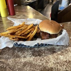 Thumser's 19th Hole - Small hamburger with Homemade French Fries