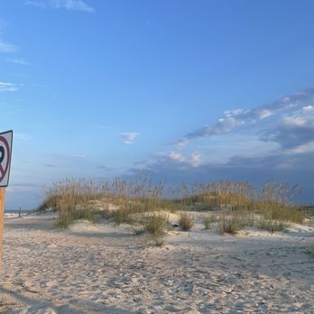 Beachcomber Restaurant - Just a few yards away from our table. - Seafood Near Me - Saint Augustine, Florida