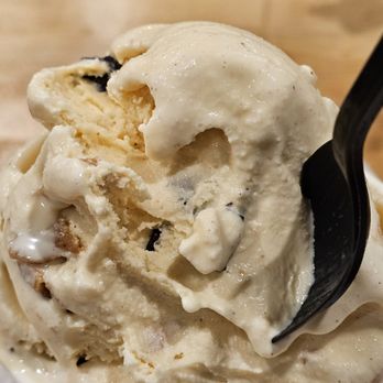 Rookie's - Peanut Butter and Chocolate Chip Ice Cream. So rich and creamy. - Ice Cream & Frozen Yogurt Near Me - Cave Spring VA, Virginia Rookie's - Peanut Butter and Chocolate Chip Ice Cream. So rich and creamy. - Ice Cream & Frozen Yogurt Near Me - Cave Spring VA, Virginia