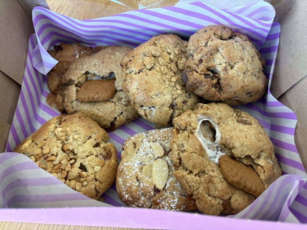 Cookie Krums Logo