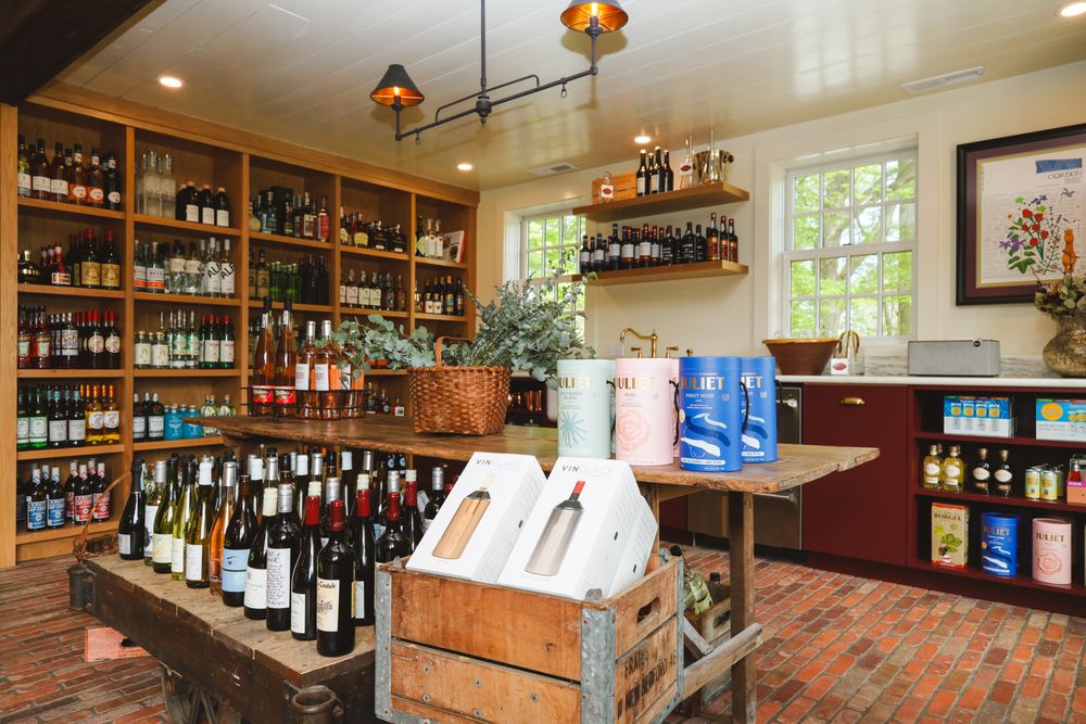 Fulton & Forbes Wine Spirits & Wares Logo