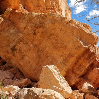 Navajo Loop - Big rock, looks like a giant arrowhead - Hiking Near Me - Bryce, Utah
