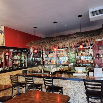Hukilau - Interior - Hawaiian Near Me - San Jose, California