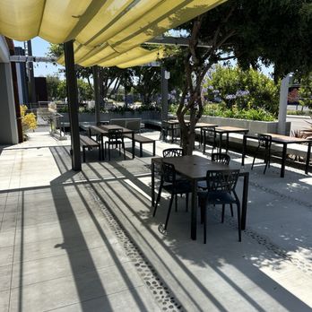 Wildbird - Outdoor patio - Chicken Shop Near Me - El Segundo, California Wildbird - Outdoor patio - Chicken Shop Near Me - El Segundo, California