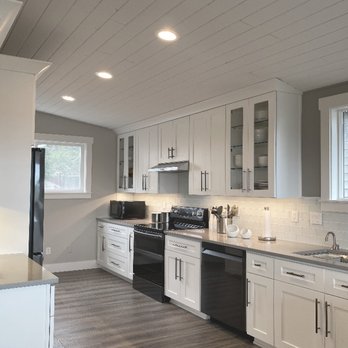 North Shore Homes - kitchen with stainless steel appliances - General Contractors Near Me - Seaside, Oregon North Shore Homes - kitchen with stainless steel appliances - General Contractors Near Me - Seaside, Oregon