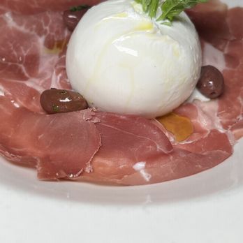 Fragole Ristorante - Prosciutto e burrata - Italian Near Me - Brooklyn, New York