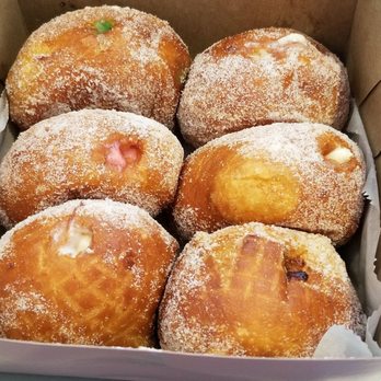 Leonard's Bakery - Custard x2, Guava, Special: Green Apple, Dobash: Chocolate, Macadamia ($1.65ea) - Bakeries Near Me - Honolulu, Hawaii Leonard's Bakery - Custard x2, Guava, Special: Green Apple, Dobash: Chocolate, Macadamia ($1.65ea) - Bakeries Near Me - Honolulu, Hawaii
