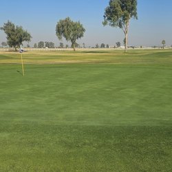 Tulare Golf Course - 18 green