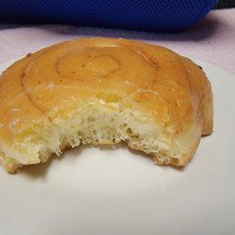 Cinnamon roll, basically no Cinnamon... disappointing. Cinnamon roll, basically no Cinnamon... disappointing.
