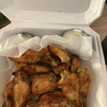 Mario's Pizza - 12 Wings - Pizza Near Me - Orlando, Florida