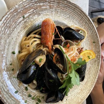 Il Pirata delle Cinque Terre - Linguine with assortment of seafood - Italian Near Me - Vernazza, SP
