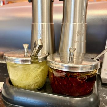 Paradise Dynasty - Condiments at the ready - Chinese Near Me - Glendale, California