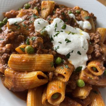 De Novo European Pub - Rigatoni Beef Bolognese - Pubs Near Me - Edgewater, New Jersey De Novo European Pub - Rigatoni Beef Bolognese - Pubs Near Me - Edgewater, New Jersey