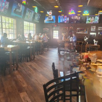 Five Bucks Drinkery Pinellas Park - Dining room view - Salad Near Me - Pinellas Park, Florida