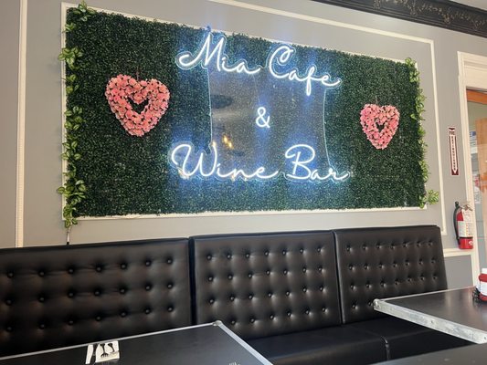 Mia Cafe and Wine Bar by null