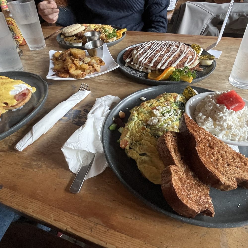 Greek Omelette and Cinnamon Roll Pancakes Greek Omelette and Cinnamon Roll Pancakes