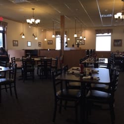 Hoss's Family Steak & Sea - Large dining area