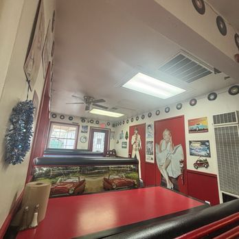 Cedar Glen Malt Shop - Inside - American Near Me - Cedar Glen, California