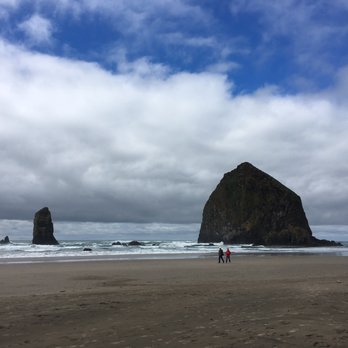 The Waves Cannon Beach - Walk on the beach - Hotels Near Me - Cannon Beach, Oregon The Waves Cannon Beach - Walk on the beach - Hotels Near Me - Cannon Beach, Oregon