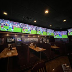 Tully's Good Times - Liverpool - So many TVs! Thankfully my team is SNF so I get them all 10/27:25