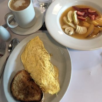 María Antonieta - Omelette and fruit salad - Bistros Near Me - Mendoza, M