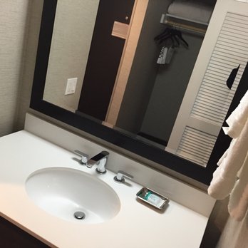 Riverhouse Lodge - 3c. Bath room- WashBasin Countertop, closet - Hotels Near Me - Bend, Oregon Riverhouse Lodge - 3c. Bath room- WashBasin Countertop, closet - Hotels Near Me - Bend, Oregon