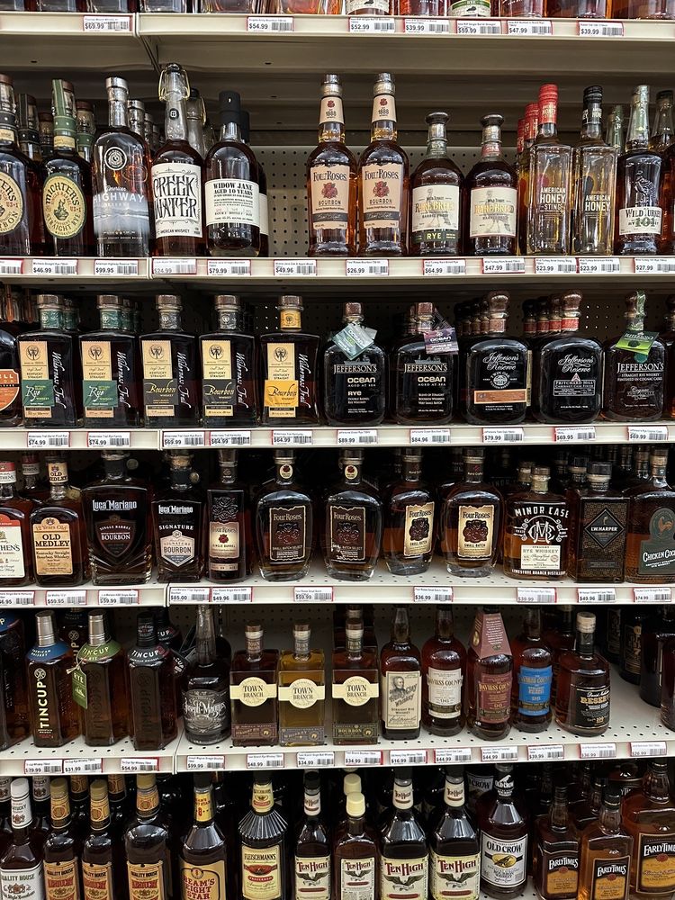 MEGABEV Updated October 2024 2270 29th St SE, Kentwood, Michigan