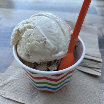 Scoops On Tap - Butterbeer on top, New Leaf under - Ice Cream & Frozen Yogurt Near Me - Covina, California