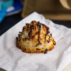 Zylberschtein's Delicatessen & Bakery - Coconut Macaroon - IG: @nelson_eats