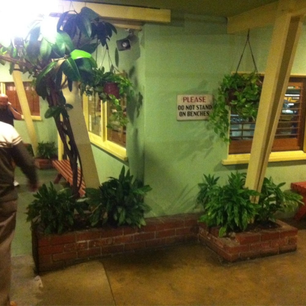 Vince's Spaghetti - Lobby outside - Italian Near Me - Ontario, California Vince's Spaghetti - Lobby outside - Italian Near Me - Ontario, California