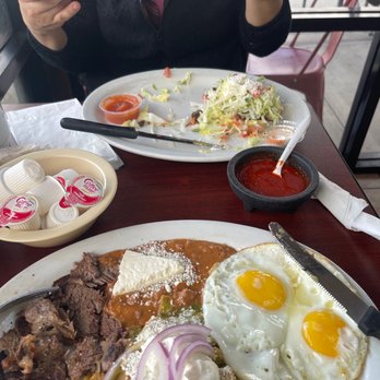 Yoli's Mexican Kitchen - Chilaquiles verde con asada - Mexican Near Me - Downey, California Yoli's Mexican Kitchen - Chilaquiles verde con asada - Mexican Near Me - Downey, California