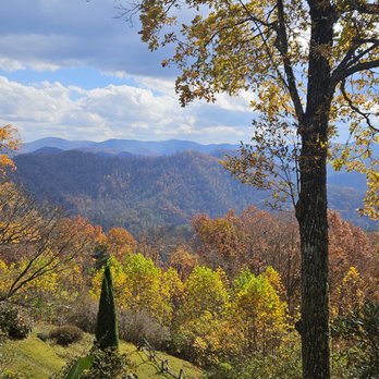 Snowbird Mountain Lodge - View from the ground - Southern Near Me - Robbinsville, North Carolina