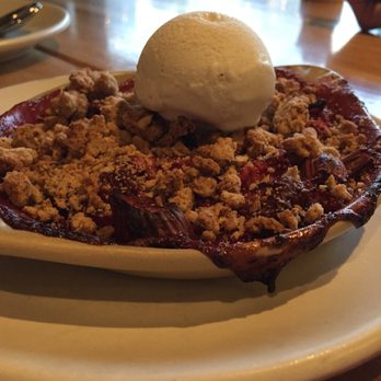 True Food Kitchen - Strawberry rhubarb crisp - Vegetarian Near Me - Pasadena, California True Food Kitchen - Strawberry rhubarb crisp - Vegetarian Near Me - Pasadena, California