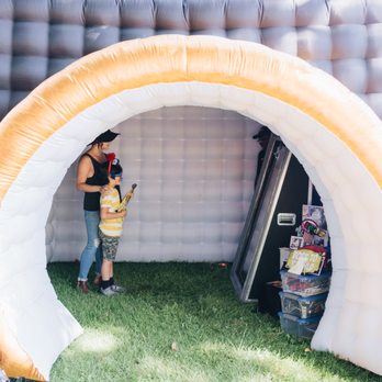 Magic Mirror Photobooth - Photo Booth Rentals Near Me