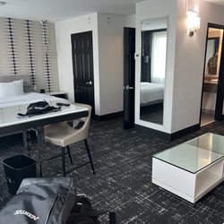 Le Méridien Dallas by the Galleria - Beautiful decor and lots of space!
