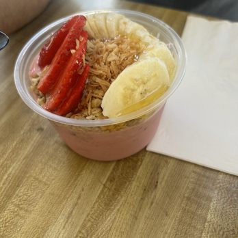 Juice Factory - Strawberry banana bowl - Juice Bars & Smoothies Near Me - Big Bear Lake, California