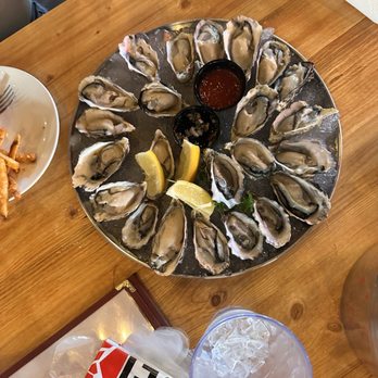 Hook & Reel Cajun Seafood & Bar - Seafood Near Me - Sacramento, California