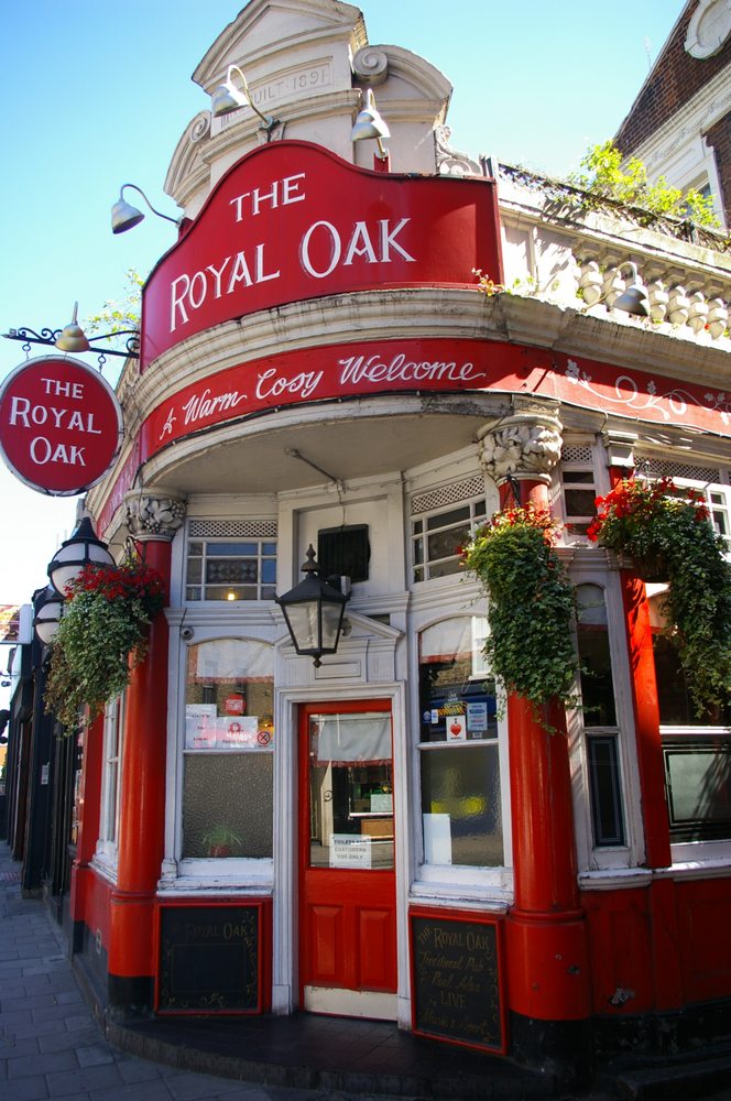 ROYAL OAK Updated October 2024 355 Kennington Lane, London, United